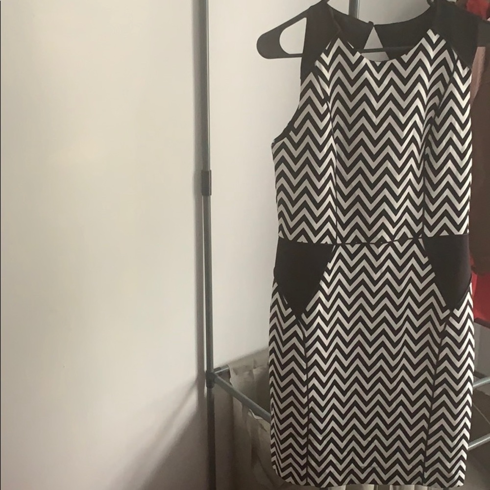H&M dress in perfect condition. 001 - Picture 5 of 5